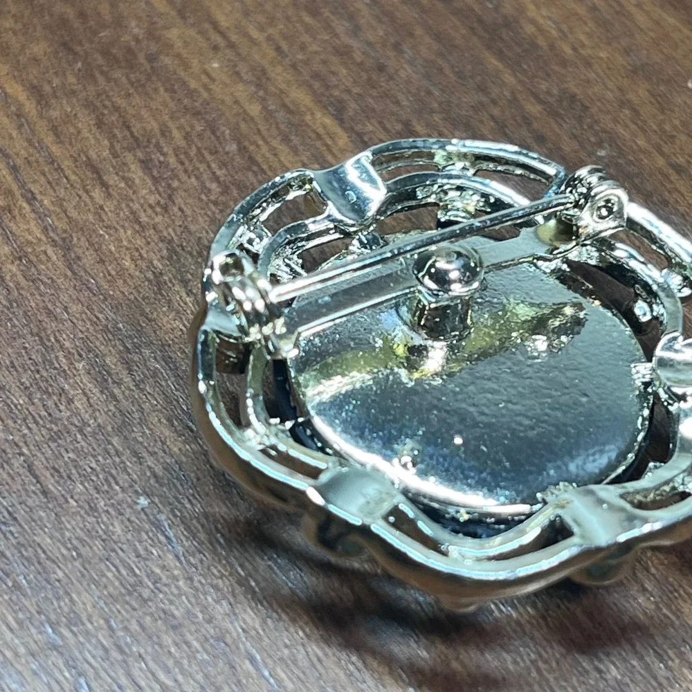Vtg Silver Tone Black and White Cameo Rhinestone Round Brooch Victorian Style